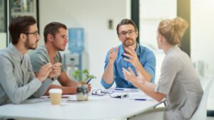 Une rencontre en leadership pour fixer les objectifs de l'intégration de l'IA