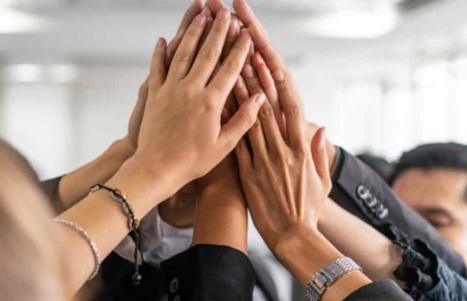 6 personnes formé par ACXION PME à la méthode OKR pour fixer et réaliser des objectifs d'équipe